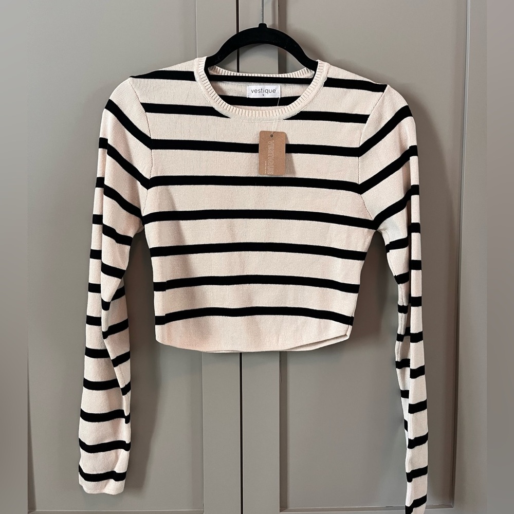 NWT vestique striped crop top